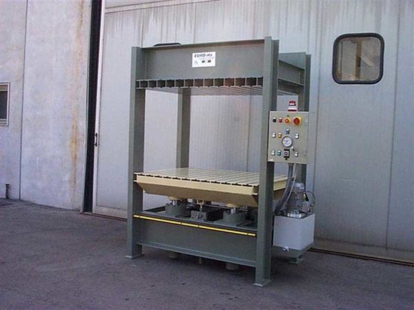 VERTICAL-PRESS